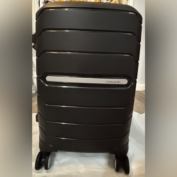 NWT Samsonite FREEFORM CARRY ON SPINNER 21” Luggage suitcase hardside expandable - Picture 3 of 8